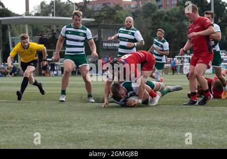 Rayn Smid de Ealing Trailfinders marque une tentative lors du match de championnat Greene King IPA entre Ealing Trailfinders et Hartpury RFC à Castle Bar, West Ealing, en Angleterre, le 18 septembre 2021. Photo par Alan Stanford/Prime Media Images crédit: Prime Media Images/Alay Live News Banque D'Images