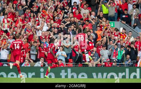 Liverpool. 19 septembre 2021. Le Sadio Mane de Liverpool célèbre son premier but lors du match de la Premier League entre Liverpool et Crystal Palace à Anfield à Liverpool, en Grande-Bretagne, le 18 septembre 2021. Credit: Xinhua/Alay Live News Banque D'Images