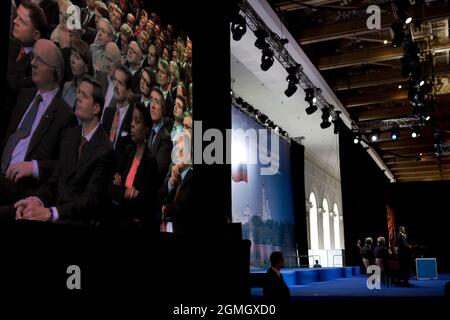 Le président Barack Obama lors du Sommet des affaires parallèles au Manezh Exhibition Hall le mardi 7 juillet 2009. Moscou, Russie. (Photo officielle de la Maison Blanche par Pete Souza) cette photo officielle de la Maison Blanche est mise à la disposition des organismes de presse pour publication et/ou pour impression personnelle par le(s) sujet(s) de la photo. La photographie ne peut être manipulée d'aucune manière ou utilisée dans des documents, des publicités, des produits ou des promotions qui, de quelque manière que ce soit, suggèrent l'approbation ou l'approbation du Président, de la première famille ou de la Maison Blanche. Banque D'Images