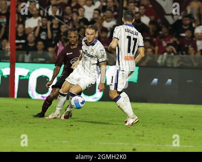 Teun Koopmeiners d'Atalanta 18 septembre 2021; Arechi Stadium, Salerno, Campanie, Italie; Serie A football League, Salernitana versus Atalanta; Atalanta contrôle le ballon lorsqu'ils se déplacent vers l'avant Banque D'Images