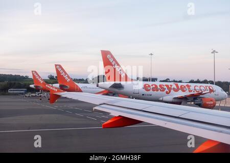 Marquage easyJet sur un avion à l'aéroport de Bristol, Royaume-Uni. Banque D'Images