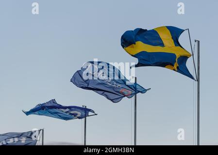 Senec, Slovaquie. 17 septembre 2021. Drapeau de la Suède dans le ciel lors du match de qualification de la coupe du monde des femmes entre la Slovaquie et la Suède au NTC Senec, Slovaquie. Crédit: SPP Sport presse photo. /Alamy Live News Banque D'Images