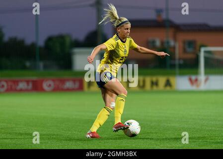 Senec, Slovaquie. 17 septembre 2021. Olivia Schough (22 Suède) lors du match de qualification de la coupe du monde Womens entre la Slovaquie et la Suède au NTC Senec, Slovaquie. Crédit: SPP Sport presse photo. /Alamy Live News Banque D'Images