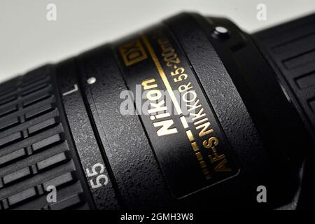 New Delhi, Inde, 03 décembre 2019:- gros plan de Nikon Branding sur l'objectif de l'appareil photo Banque D'Images