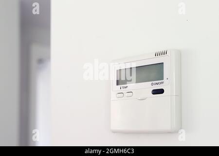 thermostat numérique pour climatiseurs muraux Banque D'Images