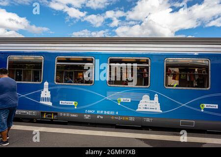 Sibiu City, Roumanie - 18 septembre 2021. Liaison du train Europe Express à la gare de Sibiu, la Transylvanie, la Roumanie, après laquelle il conti Banque D'Images