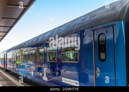 Sibiu City, Roumanie - 18 septembre 2021. Liaison du train Europe Express à la gare de Sibiu, la Transylvanie, la Roumanie, après laquelle il conti Banque D'Images