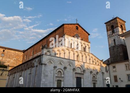Lucca, Italie - août 21 2021 - vue extérieure de l'église de Santa Maria Forisportam Banque D'Images