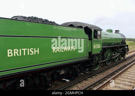 Le train à vapeur Mayflower passe par la gare de Bosham dans West Sussex. Banque D'Images