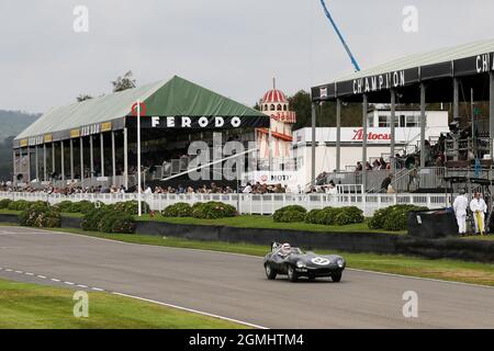 Goodwood Motor circuit 17 septembre 2021 #27 Gary Pearson conduit par Martin Brundle 1955 JAGUAR-D-TYPE lors de la revue Goodwood Goodwood, Chichester, Royaume-Uni Banque D'Images