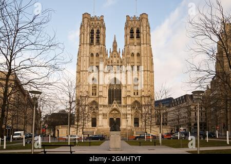 La belle cathédrale gothique Saint-Michel et Sainte-Gudule (St. Michael et la cathédrale Saint-Gudula) à Bruxelles, capitale de la Belgique. Banque D'Images