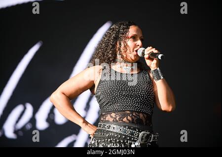 18 septembre 2021, Leeds, South Yorkshire, U.K: Sister Sledge se exécutant à , Lets Rock 80s , Leeds , UK , 18.09.2021 (Credit image: © Robin Burns/ZUMA Press Wire) Banque D'Images