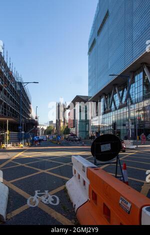 En regardant vers l'est en descendant Deansgate vers la cathédrale de Manchester, le Grand Manchester Royaume-Uni Banque D'Images