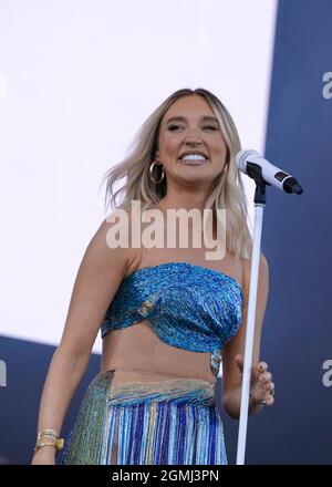 19 septembre 2021 Megan McKenna, auteur-compositeur britannique, interprète en direct sur scène, Newport, IOW crédit: Dawn Fletcher-Park/Alamy Live News Banque D'Images