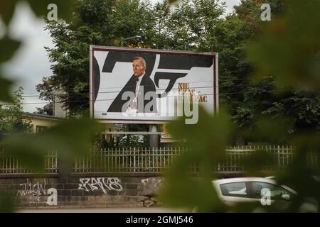 Wroclaw, Pologne. 19 septembre 2021. Le nouveau film de James Bond 'No Time to Die' (connu en Pologne sous le nom de 'Nie ccas umierac') affiche à Wroclaw, en Pologne, le 19 septembre 2021. Credit: Piotr Zajac/Alay Live News Banque D'Images