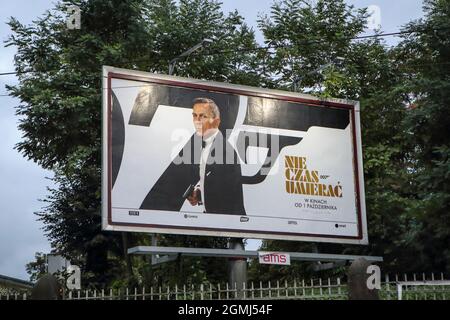 Wroclaw, Pologne. 19 septembre 2021. Le nouveau film de James Bond 'No Time to Die' (connu en Pologne sous le nom de 'Nie ccas umierac') affiche à Wroclaw, en Pologne, le 19 septembre 2021. Credit: Piotr Zajac/Alay Live News Banque D'Images