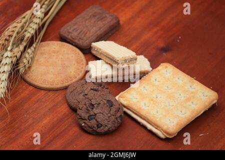 divers types de pains à biscuits délicieux et salés sont adaptés pour les collations, ces pains à biscuits sont faits de blé et de farine. Banque D'Images