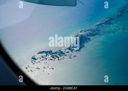 Vue aérienne de petites clés (cayos) au large de la côte centrale sud de Cuba Banque D'Images