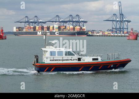 Le pilote de Harwich Haven 't Edmund' quitte le port de Harwich. Les pilotes guident les gros navires dans le port et en sortent Banque D'Images