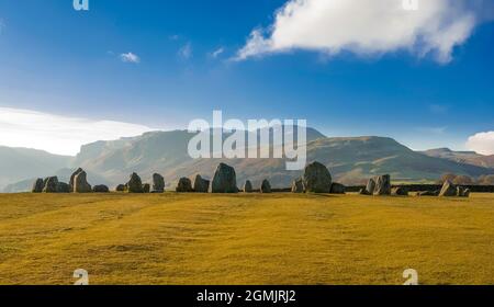 Castlerigg Stone Circle est l'un des monuments préhistoriques les plus visuellement impressionnants de Grande-Bretagne, et est le cercle de pierre le plus visité de Cumbria. Date Banque D'Images