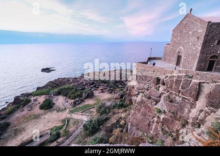 Vue sur la façade de la cathédrale Saint Antonio Abate de Castelsardo, Sardaigne Banque D'Images