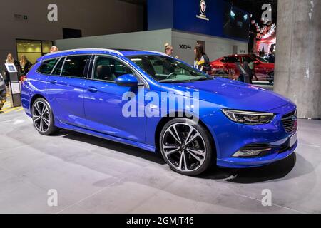 La voiture Opel Insignia Sports Tourer a été présentée au salon de l'automobile IAA de Francfort. Allemagne - 10 septembre 2019 Banque D'Images