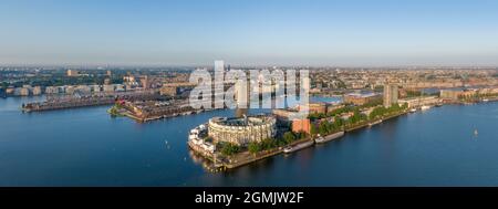 Panorama aérien de la zone résidentielle des Docklands de l'est à Amsterdam Banque D'Images