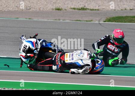 Circuit de Barcelone-Catalunya, Barcelone, Espagne, 19 septembre 2021, Accident entre Lucas Mahias (44) e Tom Sykes (66) pendant HYUNDAI N CATALUNYA ROUND FIM Superbike World Championship 2021 - Race2 - World Superbike - SBK Banque D'Images