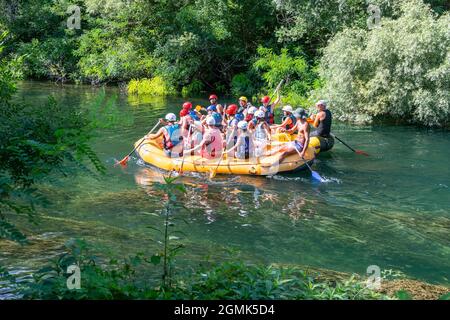 Rafting sur la rivière Cetina Banque D'Images