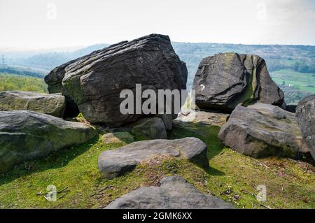 Rochers de grès de Wharncliffe Rock à son affleurement sur Wharncliffe Crags, au-dessus de Deepcar, dans le sud du Yorkshire Banque D'Images