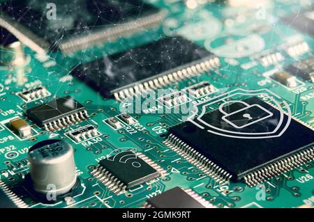 carte de circuit imprimé avec composants actifs et passifs montés en surface. Concept de cybersécurité Banque D'Images