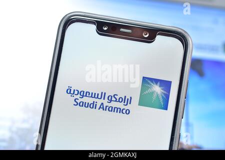 New Delhi, Inde - 08 février 2020 : logo Saudi Aramco sur smartphone Banque D'Images