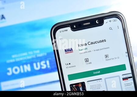 New Delhi, Inde - 08 février 2020 : IOWA caucuses application sur smartphone Banque D'Images