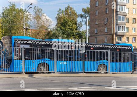 Les bus de Moscou sont garés dans le parking. Moscou, Russie Banque D'Images