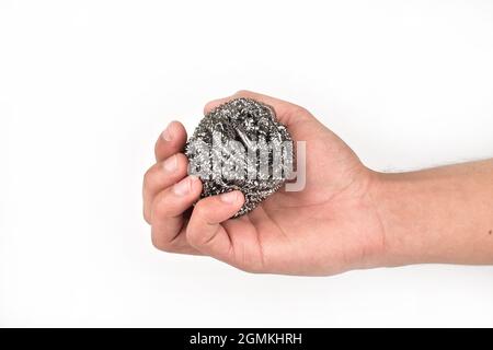 Pince à récurer en acier inoxydable à main isolée sur fond blanc Banque D'Images