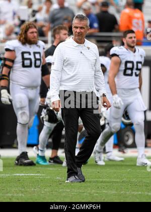 Jacksonville, Floride, États-Unis. 19 septembre 2021. L'entraîneur-chef de Jacksonville Jaguars Urban Meyer après la deuxième moitié du match de football NFL entre les DenverBroncos et les Jacksonville Jaguars. Denver a battu Jacksonville 23-13 au TIAA Bank Field de Jacksonville, en Floride. Roméo T Guzman/CSM/Alamy Live News Banque D'Images