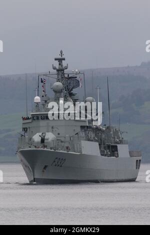 NRP Corte-Real (F332), une frégate de classe Vasco da Gama exploitée par la Marine portugaise, passant Greenock sur le Firth de Clyde, avant de participer aux exercices militaires Dynamic Mariner 2021 et joint Warrior 21-2. Banque D'Images