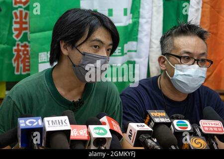Hong Kong, Hong Kong. 19 septembre 2021. Le président, Joe Wong Nai Yuen et le vice-président, Leo Tang Kin Wah, répondent aux questions sur la dissolution du syndicat.la Confédération des syndicats de Hong Kong (HKCTU) a annoncé sa dissolution, suite à des fonctionnaires pro-chinois avertissant le fonctionnement du syndicat et les relations étroites avec l'alliance démocratique et des personnalités pourraient avoir violé la loi nationale de sécurité de Hong Kong, et les membres du comité ont déclaré avoir reçu plusieurs messages d'avertissement ou de mise en danger de la vie. (Photo par TSZ Yuk Alex Chan/SOPA Images/Sipa USA) crédit: SIPA USA/Alay Live News Banque D'Images