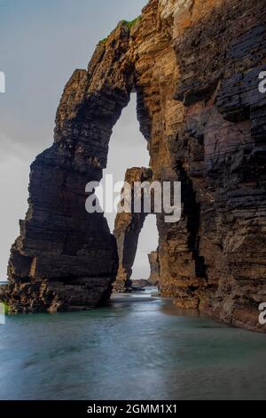 Les magnifiques formations de roches de la plage des cathédrales. Lugo, Galice, Espagne Banque D'Images