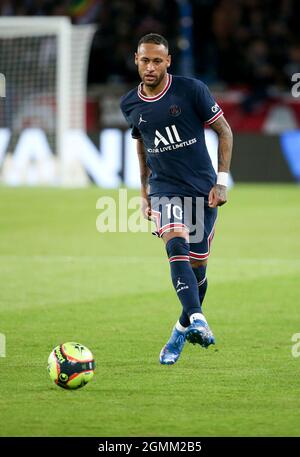 Paris, France. 19 septembre 2021. Neymar Jr de PSG lors du championnat français Ligue 1 match de football entre Paris Saint-Germain (PSG) et Olympique Lyonnais le 19 septembre 2021 au stade du Parc des Princes à Paris, France - photo Jean Catuffe/DPPI crédit: DPPI Media/Alay Live News Banque D'Images