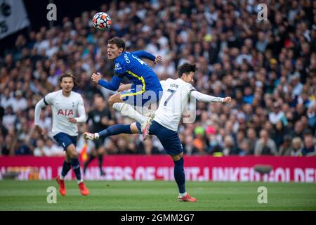 LONDRES, ANGLETERRE - SEPTEMBRE 19 : fils Heung-min, Andreas Christensen lors du match de la Premier League entre Tottenham Hotspur et Chelsea à Tottenham Banque D'Images