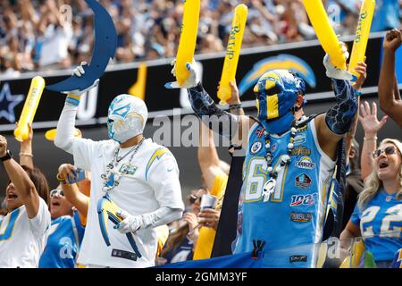 Inglewood, Californie, États-Unis. 19 septembre 2021. Los Angeles Chargers fans en action pendant le match de football NFL entre Los Angeles Chargers et les Dallas Cowboys au SOFI Stadium à Inglewood, Californie. Crédit photo obligatoire : Charles Baus/CSM/Alay Live News Banque D'Images