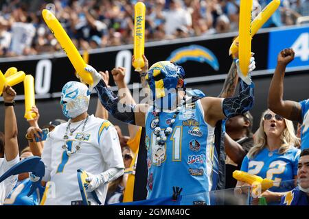 Inglewood, Californie, États-Unis. 19 septembre 2021. Los Angeles Chargers fans en action pendant le match de football NFL entre Los Angeles Chargers et les Dallas Cowboys au SOFI Stadium à Inglewood, Californie. Crédit photo obligatoire : Charles Baus/CSM/Alay Live News Banque D'Images