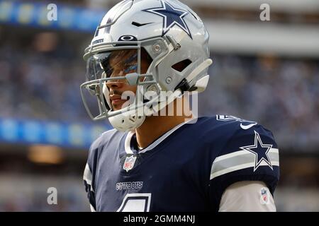 Inglewood, Californie, États-Unis. 19 septembre 2021. Le quarterback des Dallas Cowboys Dak Prescott (4) en action pendant le match de football de la NFL entre les Los Angeles Chargers et les Dallas Cowboys au stade SOFI d'Inglewood, en Californie. Crédit photo obligatoire : Charles Baus/CSM/Alay Live News Banque D'Images