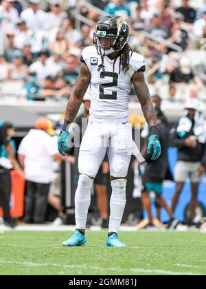 Jacksonville, Floride, États-Unis. 19 septembre 2021. Jacksonville Jaguars Safety Rayshawn Jenkins (2) pendant la première moitié du match de football NFL entre les DenverBroncos et les Jacksonville Jaguars au TIAA Bank Field de Jacksonville, en Floride. Roméo T Guzman/CSM/Alamy Live News Banque D'Images