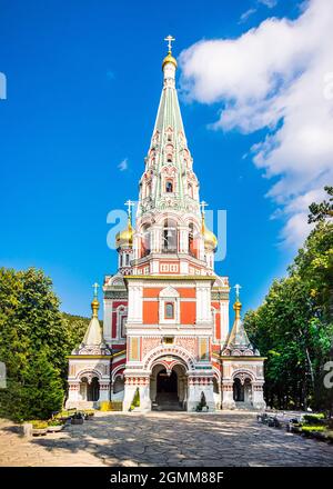 La célèbre église russe appelée Rojdestvo dans la ville de Shipka, en Bulgarie, construit en l'honneur des soldats russes. Banque D'Images