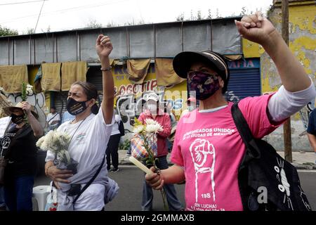 Au 168, rue Bolivar, dans le quartier d'Obrera, à Mexico, une propriété où des personnes sont mortes lors du tremblement de terre de 2017; des parents et divers collectifs de victimes unies ont commémoré le 4e anniversaire de la tragédie et ont exhorté le gouvernement de Mexico à respecter les projets de soutien et de construction. À Mexico, Mexique, le 19 septembre 2021. Banque D'Images