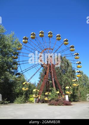 Prypjat, Ukraine. 15 septembre 2021. Pour les célébrations du jour de mai 1986 et jamais mis en opération Ferris Wheel dans la ville de la centrale électrique de Prypyat, qui a été évacuée après la catastrophe nucléaire de Tchernobyl. (À dpa 'experts de l'Allemagne mesure le rayonnement à Tchernobyl') Credit: Andreas Stein/dpa/Alamy Live News Banque D'Images