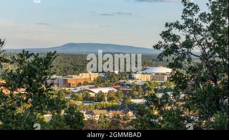 Vue aérienne sur Flagstaff, Arizona, depuis la ville, vue sur le Lower Observatory Banque D'Images