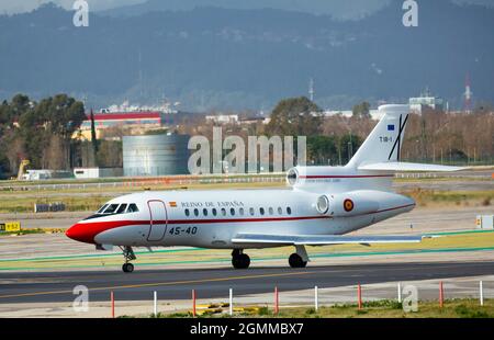 Avion présidentiel Falcon avec Pedro Sanchez quittant l'aéroport de Barcelone-El Prat Banque D'Images